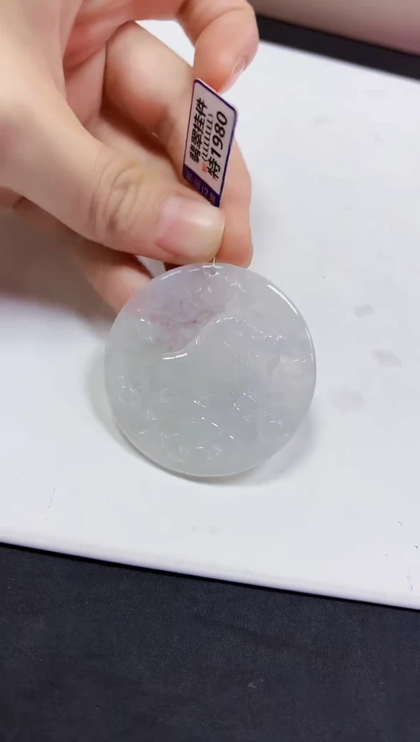 颈饰未镶嵌翡翠牛