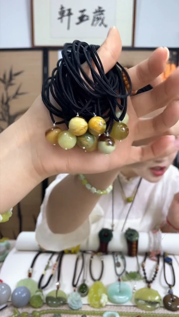 【闪购商品】岫玉皮筋未镶嵌多样性发货其中发一 拍一发二