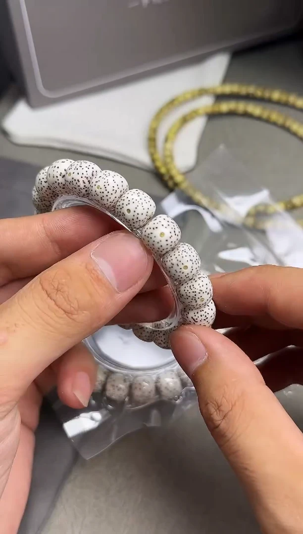 手串星月菩提D111 原白侧留白星点分布均匀品相好同枝果11.5左右