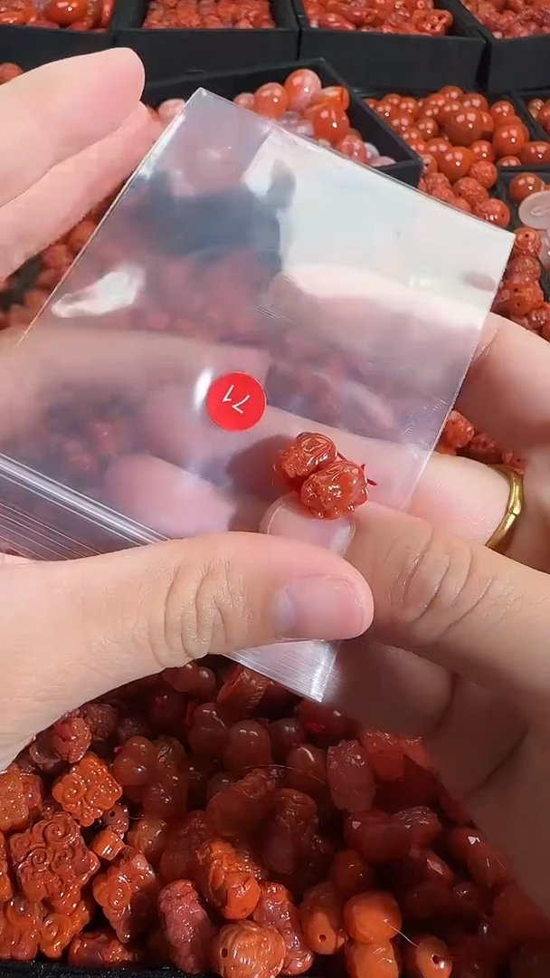 颈饰未镶嵌南红玛瑙1