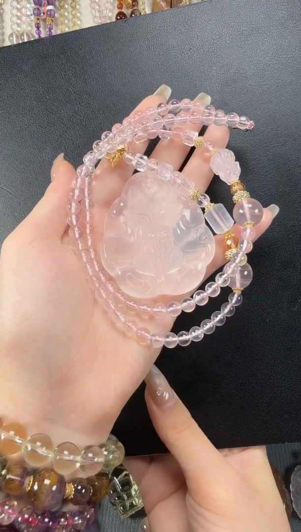 未镶嵌颈饰水晶粉精灵狐