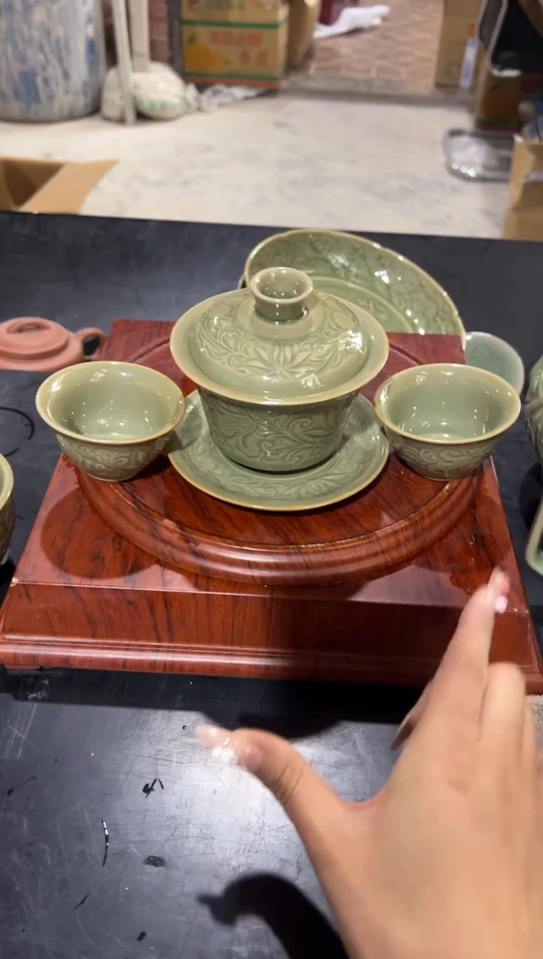 微瑕耀州窑莲纹三才盖碗+莲纹小杯2