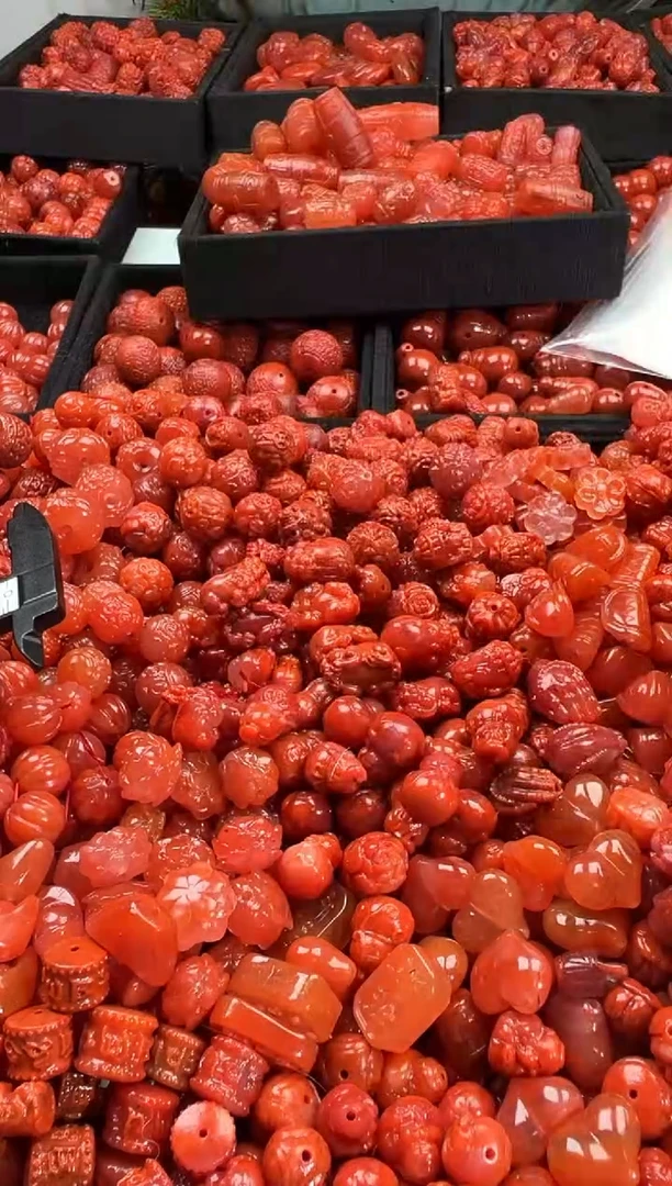 颈饰未镶嵌南红玛瑙1