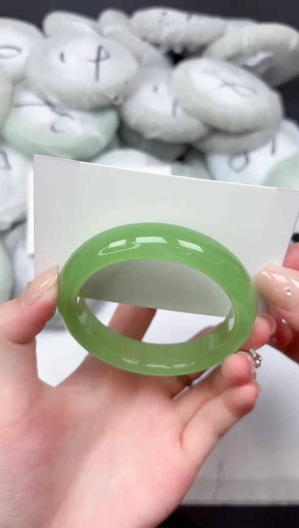 未镶嵌手镯石英质玉178-53.4