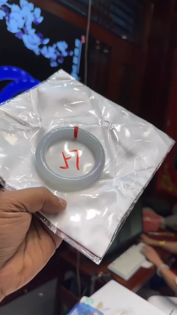 翡翠手镯未镶嵌手镯