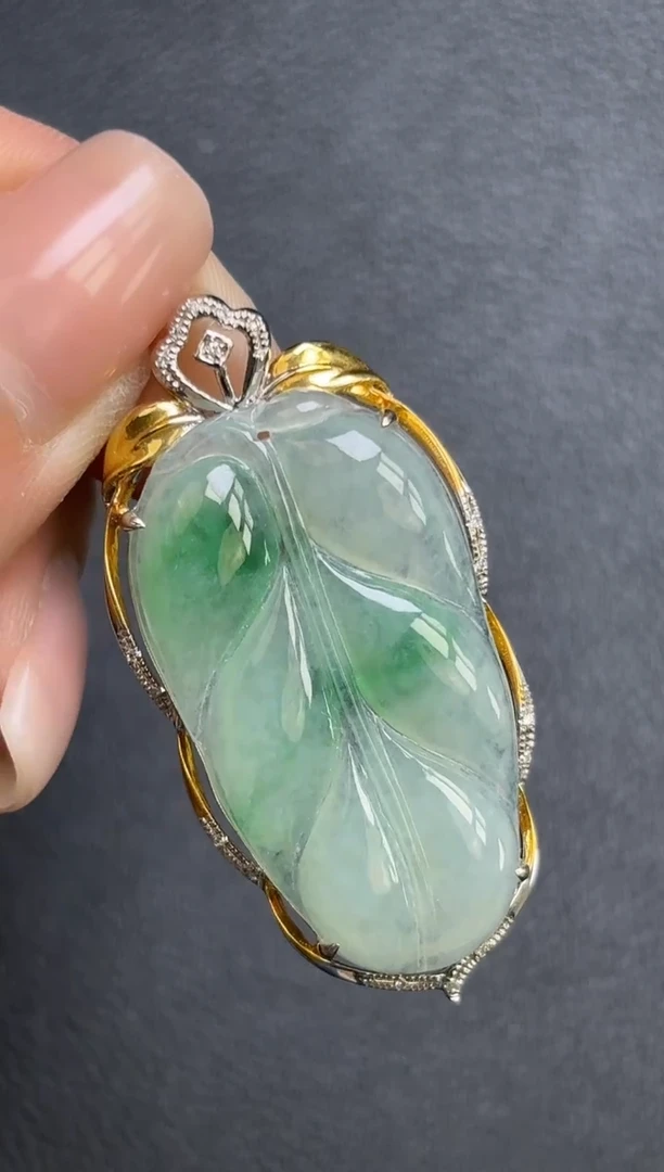 颈饰18K金镶嵌翡翠叶子