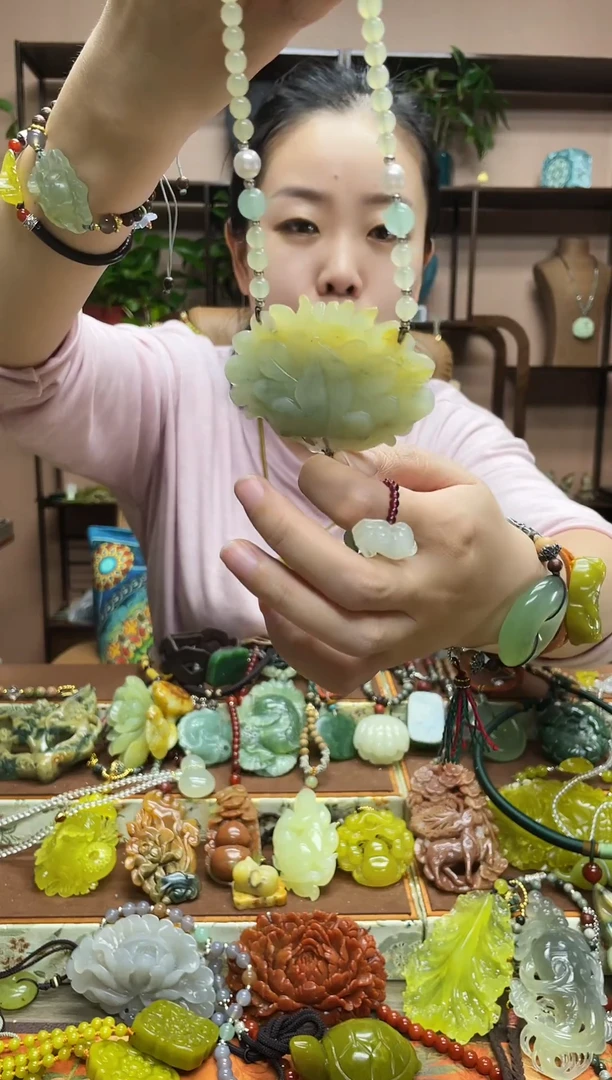 未镶嵌蛇纹石玉颈饰·