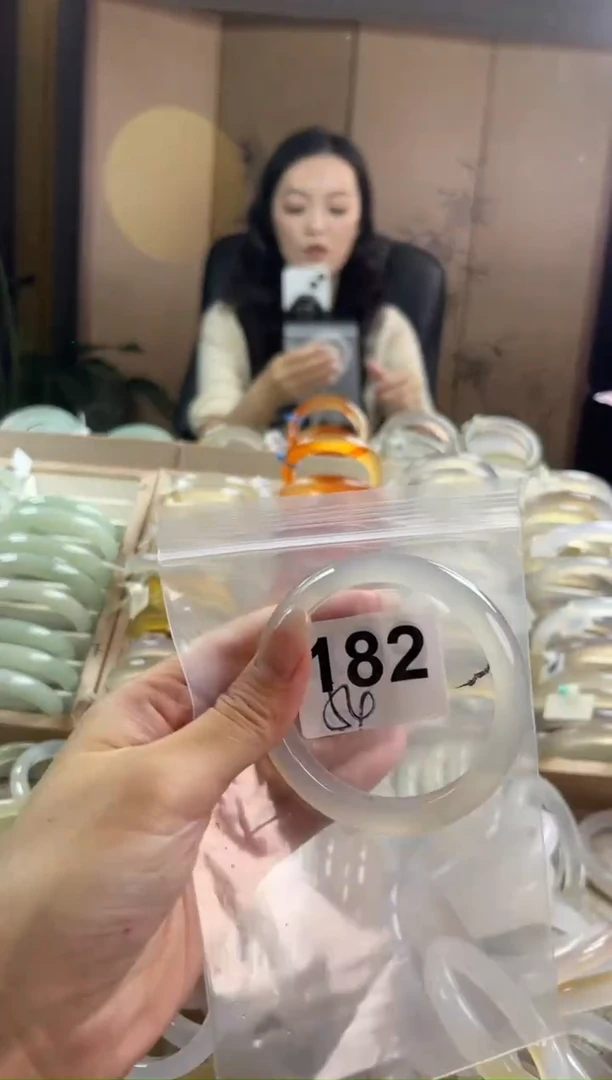 手镯玛瑙/玉髓未镶嵌182