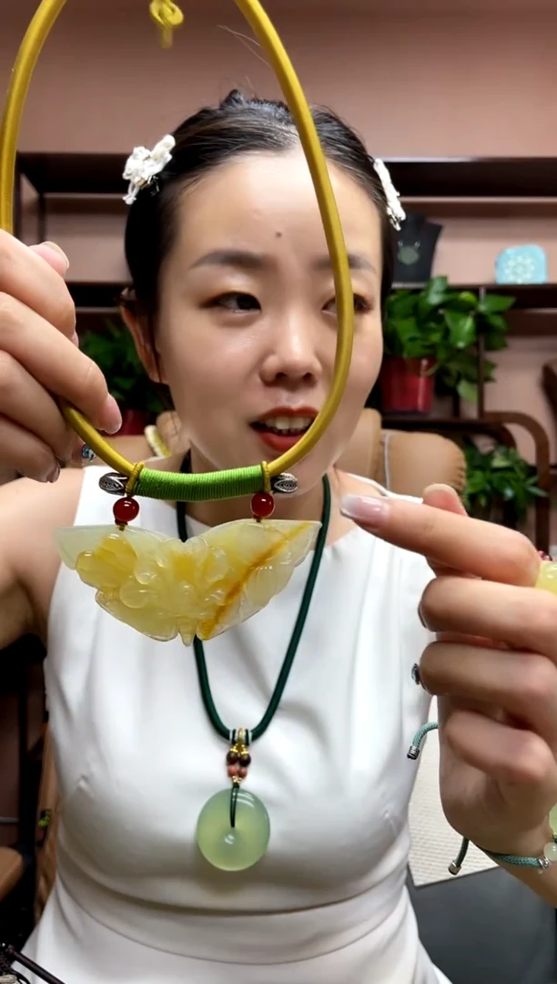 岫玉未镶嵌吊坠·