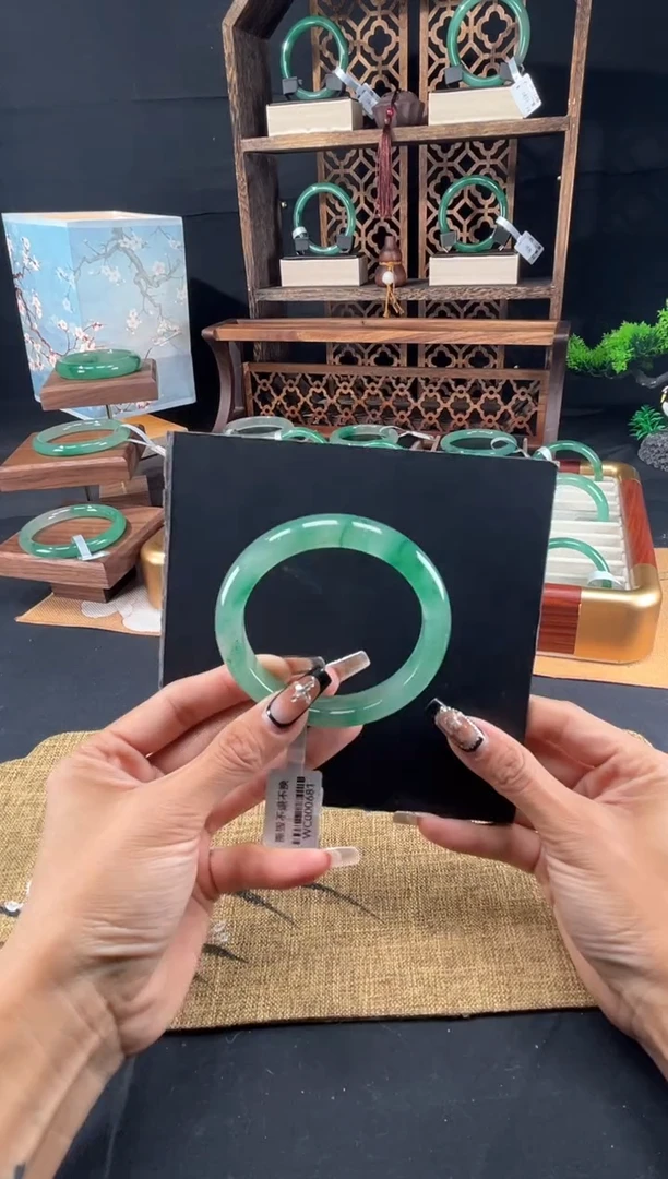 未镶嵌手镯石英质玉（非洲翠）圈口63