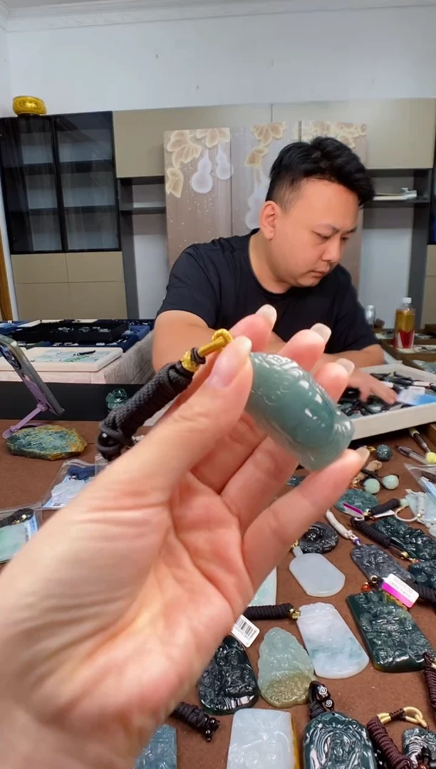 颈饰未镶嵌翡翠 多样性发其一