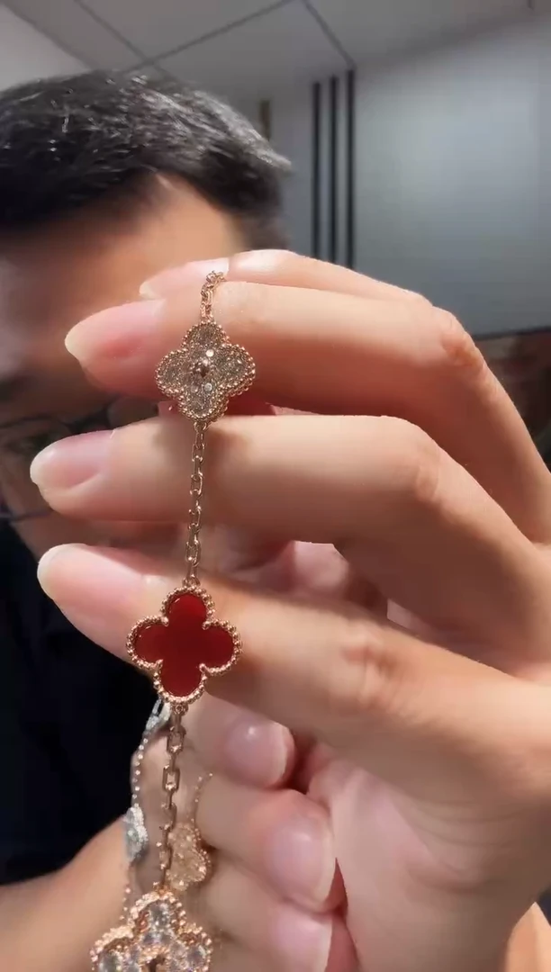 18K金镶嵌手链玛瑙/玉髓红花隔钻手链GHJ