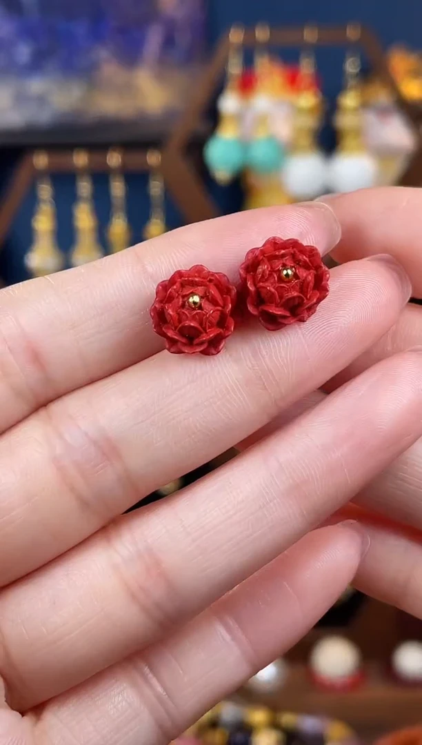 红红莲花设计师款耳钉