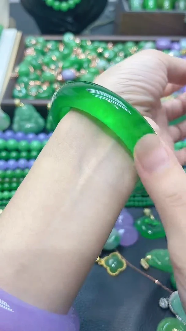 吊坠(赠链)未镶嵌翡翠绿手镯