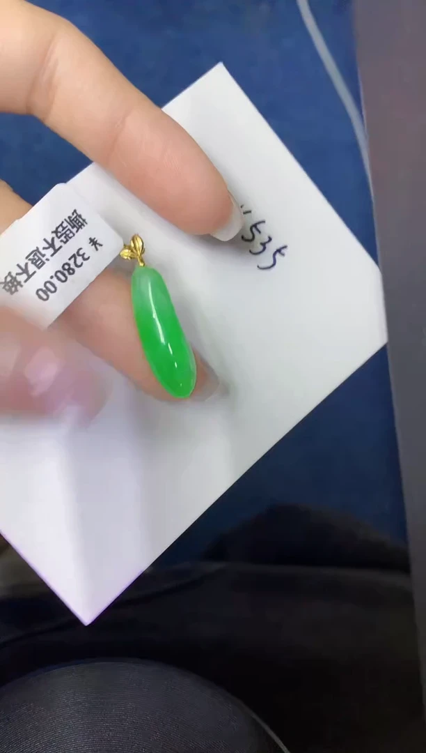 颈饰18K金镶嵌翡翠缅甸天然翡翠A货