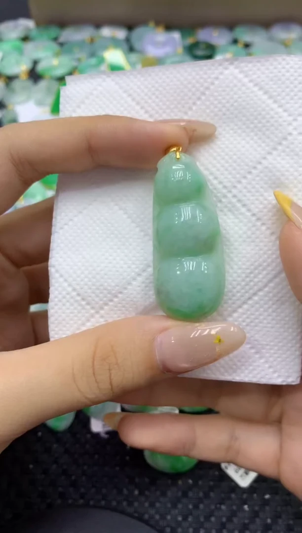 颈饰未镶嵌翡翠天然缅甸翡翠A货