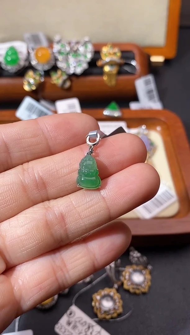 【闪购商品】翡翠吊坠(不含链)18K金镶嵌吊坠