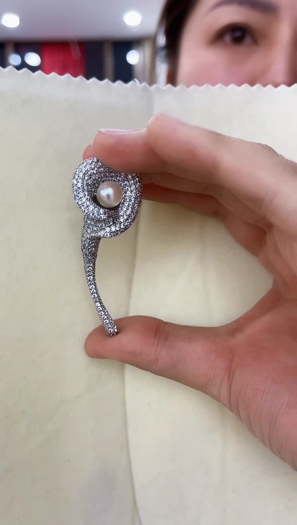 【闪购商品】海水珍珠胸饰未镶嵌胸针