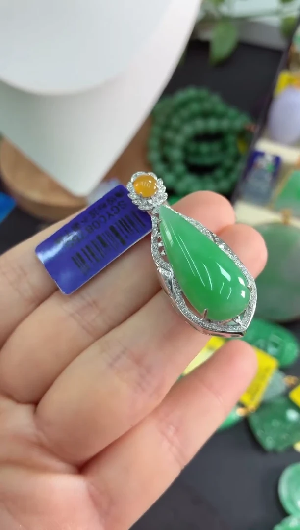 吊坠(不含链)18K金镶嵌翡翠挂件