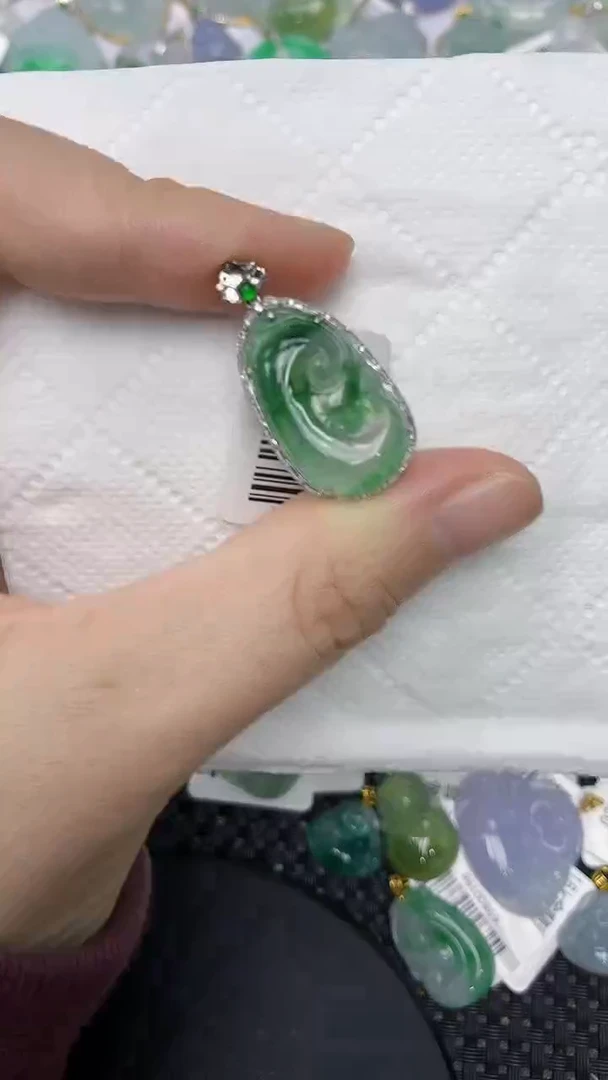 颈饰18K金镶嵌翡翠11111111111