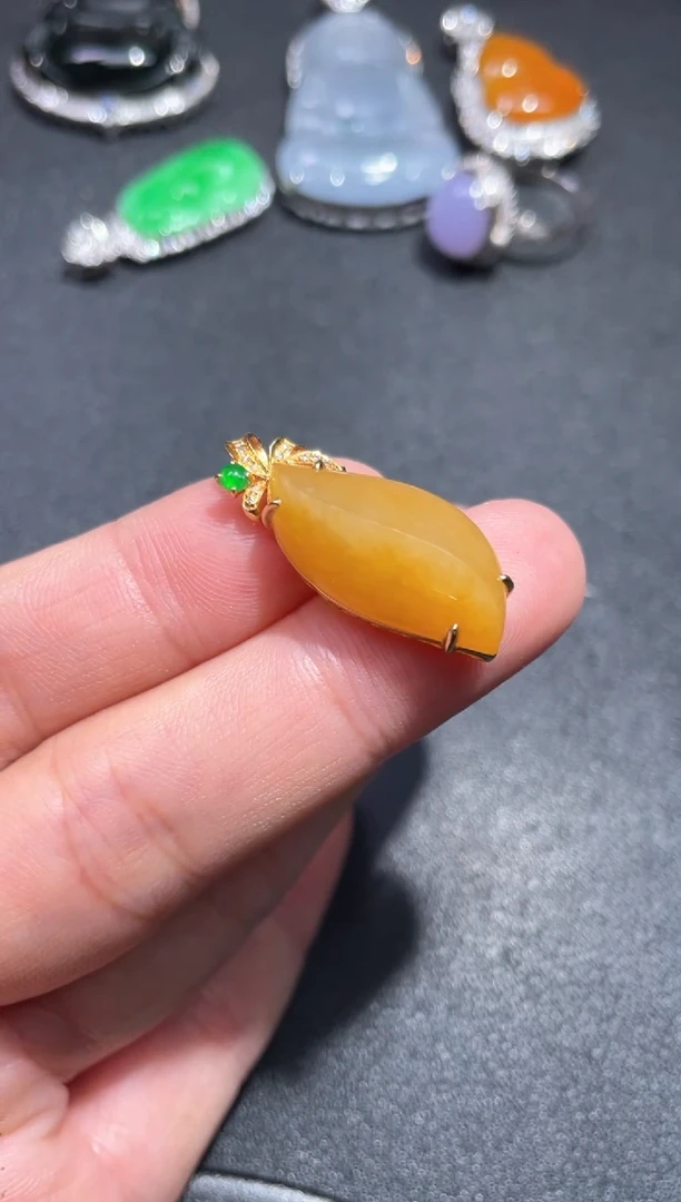 颈饰18K金镶嵌翡翠13........