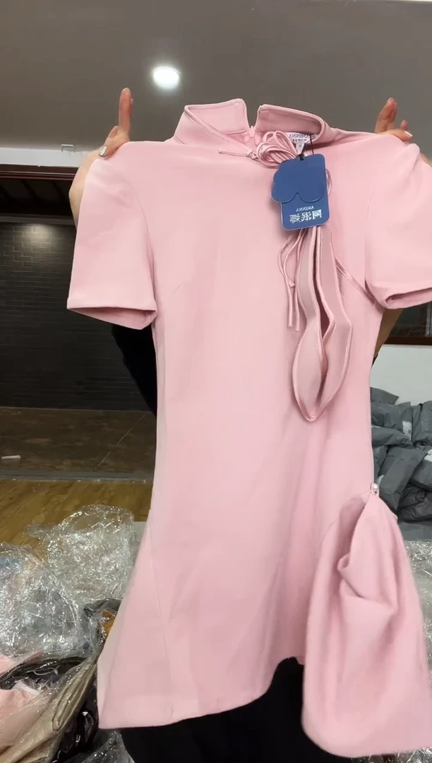 连衣裙       M码       80-105斤