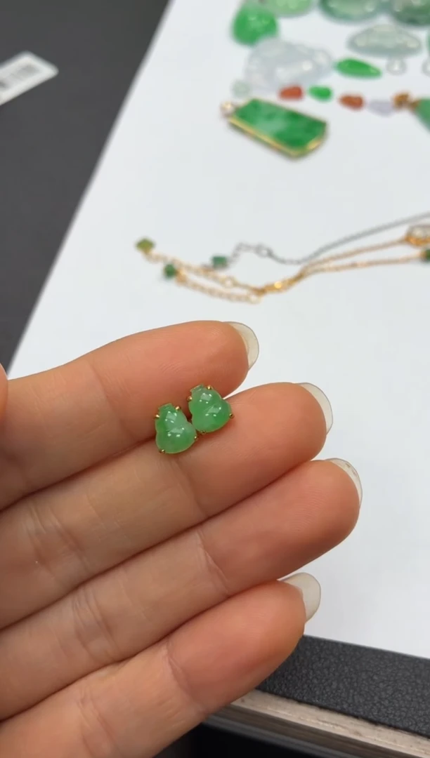 颈饰18K金镶嵌翡翠天然翡翠A货