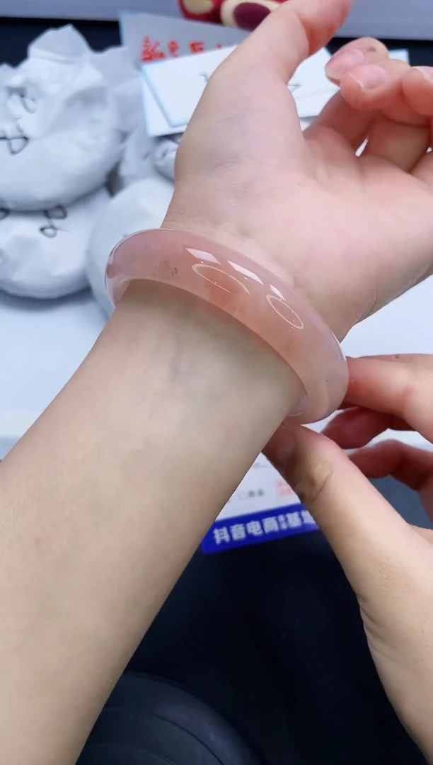 【闪购商品】石英质玉手镯未镶嵌41/58.6