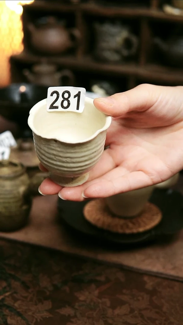 茶*儿紫砂全手工白色粉引花口小高足