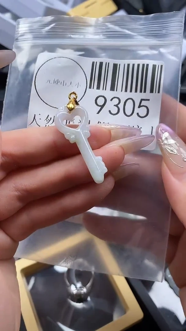 吊坠(不含链)未镶嵌翡翠9305