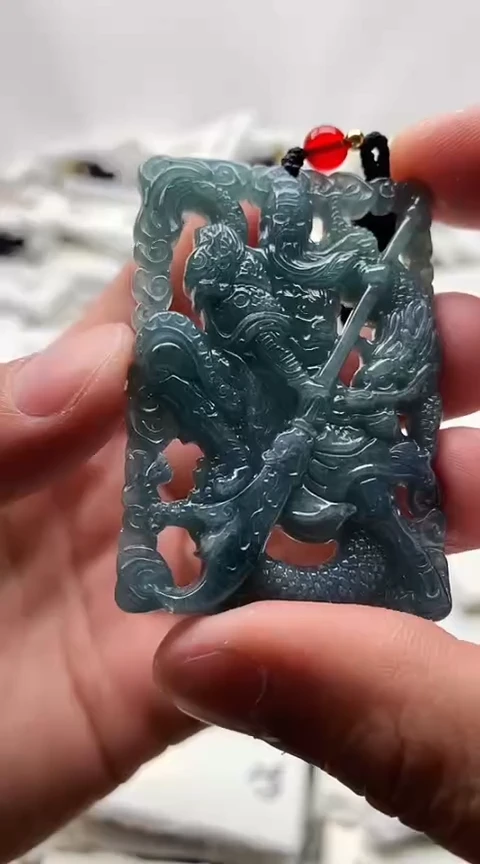 翡翠未镶嵌颈饰关公