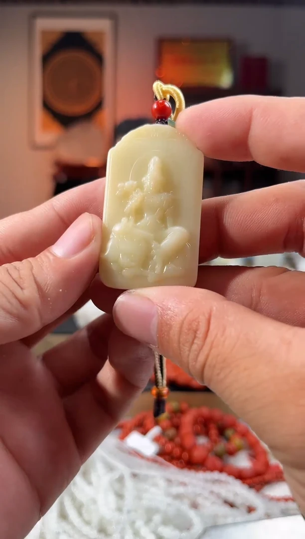 颈饰未镶嵌和田玉吊坠