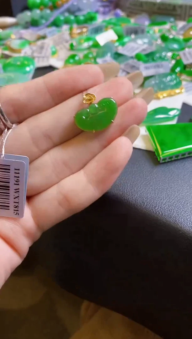 【闪购商品】翡翠颈饰18K金镶嵌如意