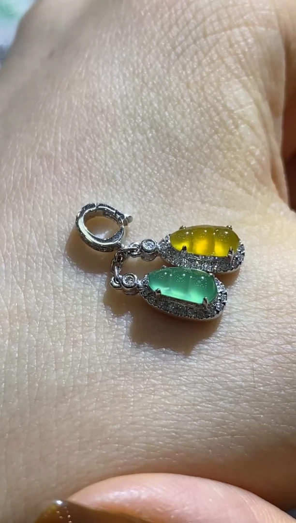 颈饰18K金镶嵌翡翠收到货48小时鉴赏期（超时不退不换）