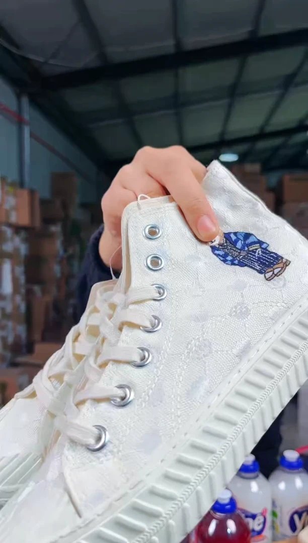 37码高帮刺绣白色帆布鞋