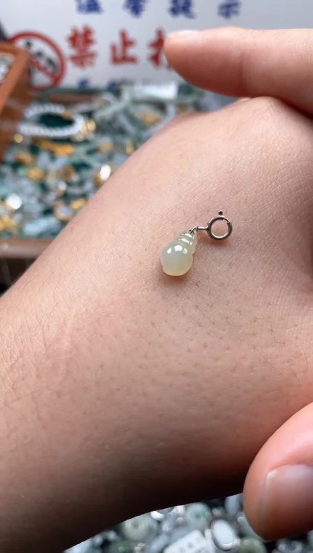 【闪购商品】翡翠颈饰未镶嵌哥哥