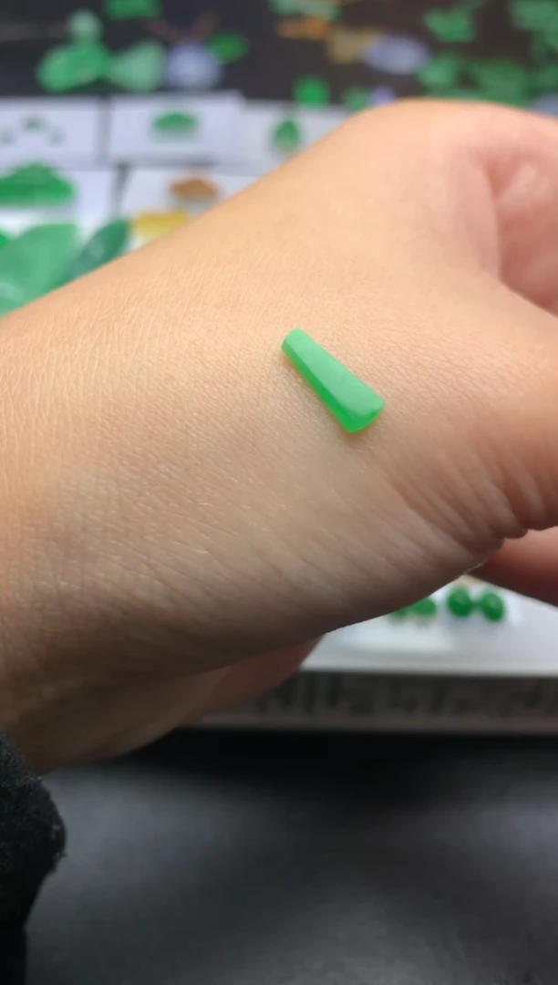 【闪购商品】定制翡翠未镶嵌毛货