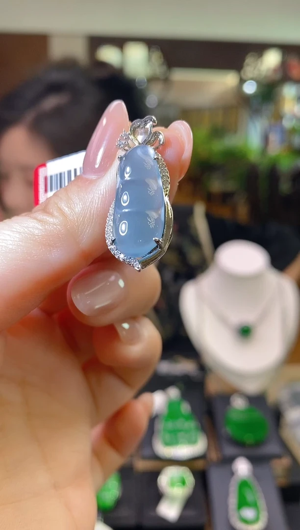 【闪购商品】翡翠吊坠(不含链)未镶嵌多样性发其一