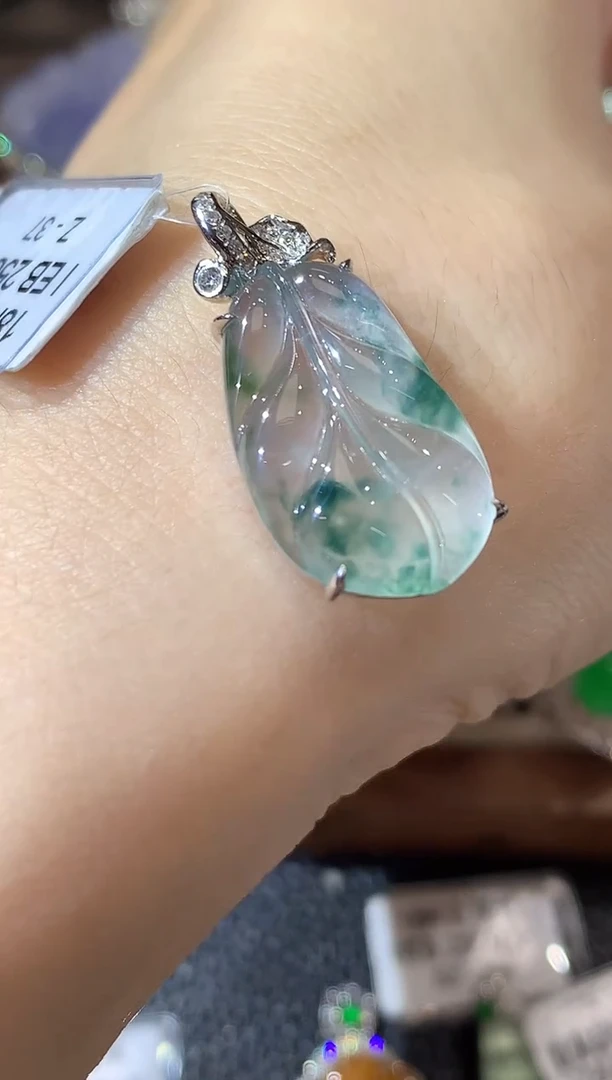 吊坠(不含链)18K金镶嵌翡翠D10
