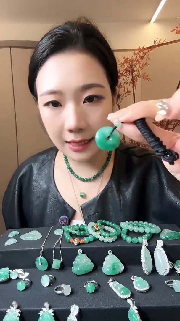 吊坠(不含链)未镶嵌石英质玉（非洲翠）非洲翠平安扣（拍一发其一）