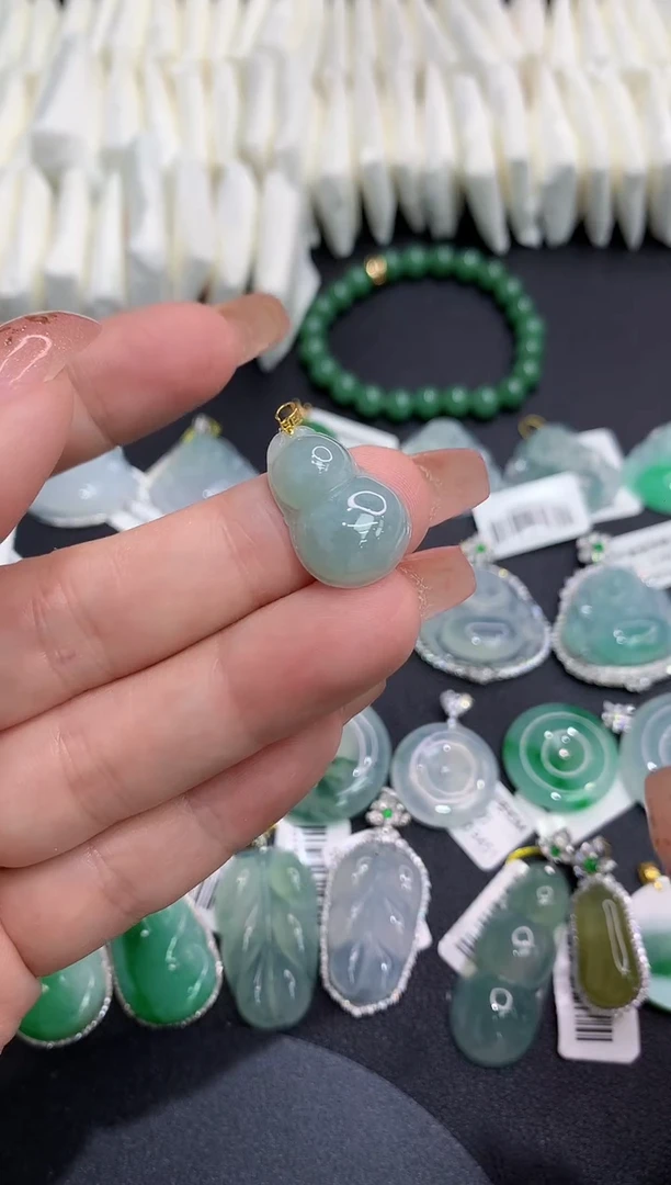 吊坠(不含链)18K金镶嵌翡翠111