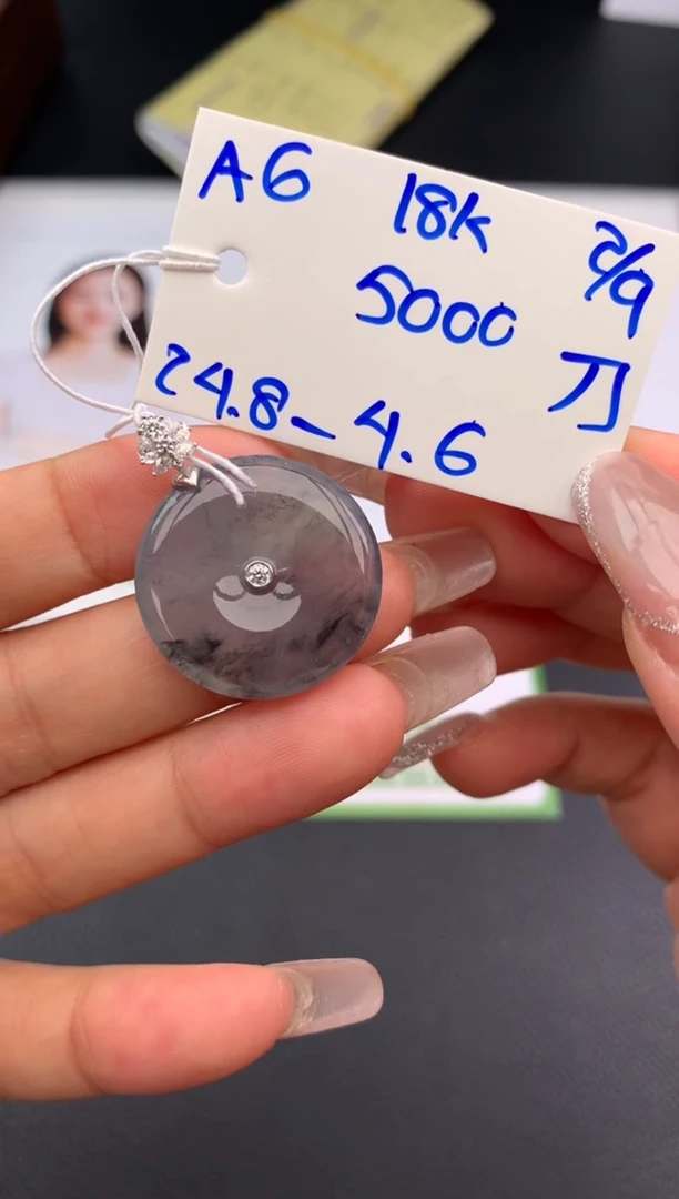 颈饰18K金镶嵌翡翠美**生吊坠