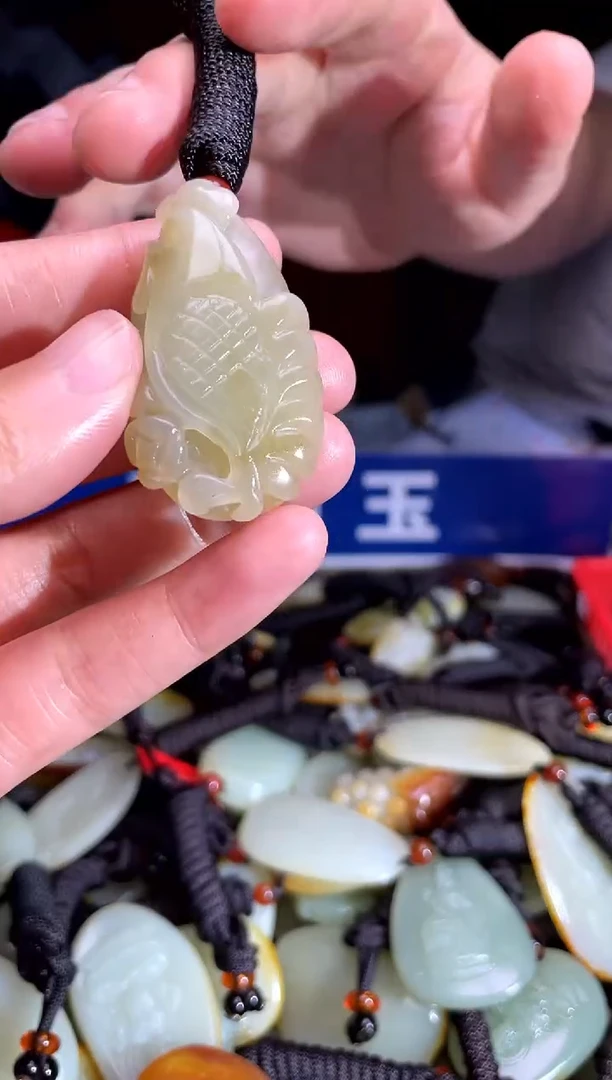 和田玉未镶嵌挂件1