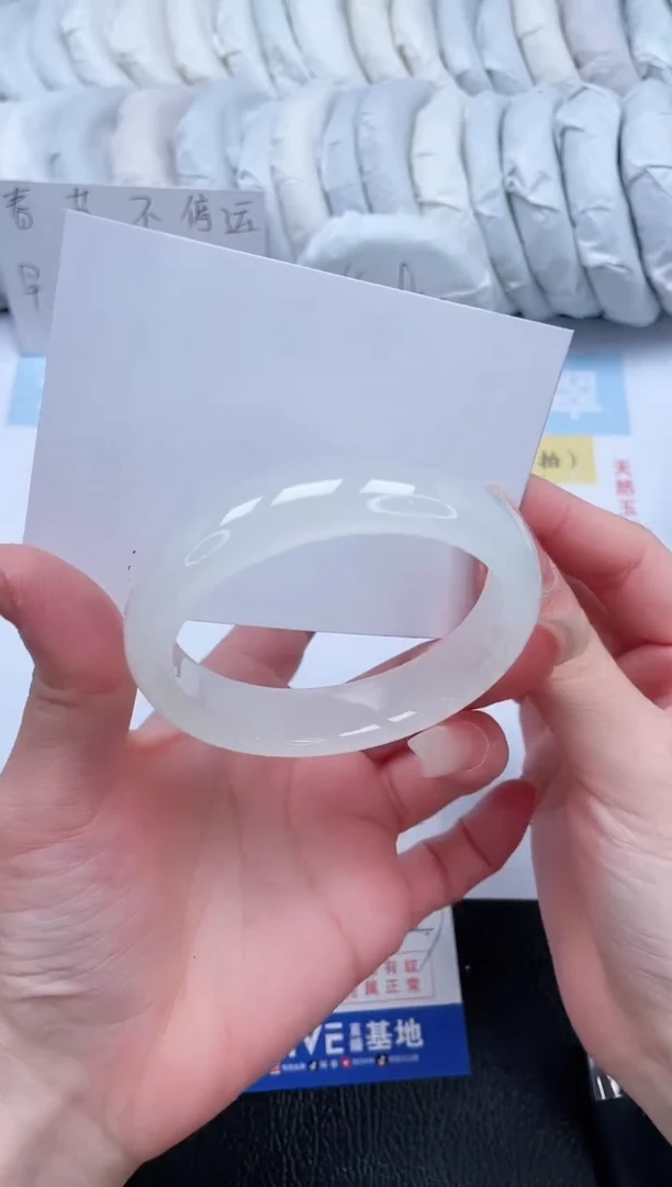 【闪购商品】石英质玉手镯未镶嵌T104-54.7