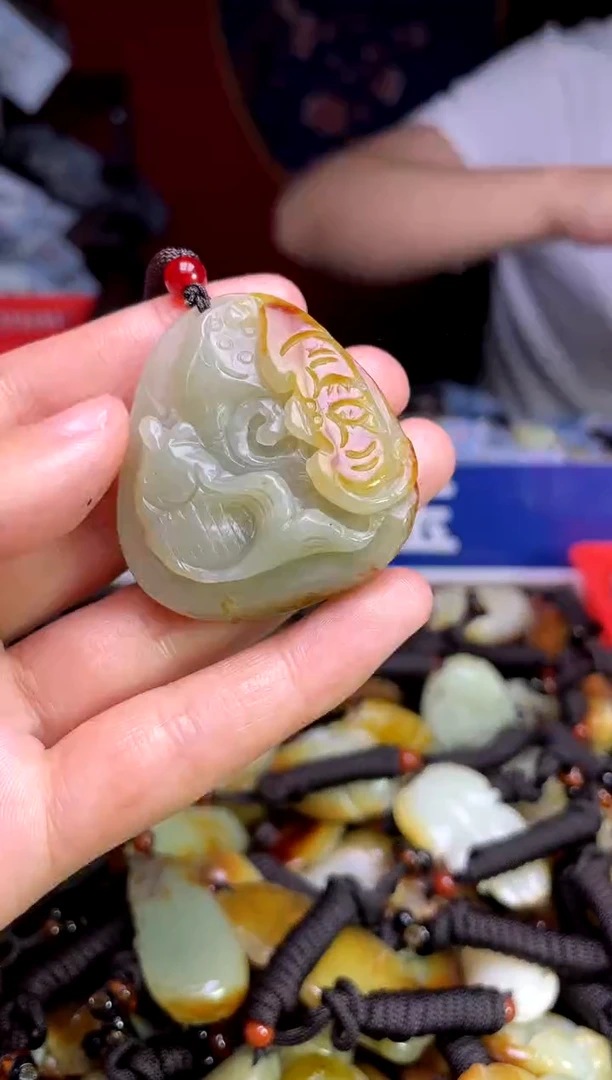 和田玉未镶嵌颈饰1