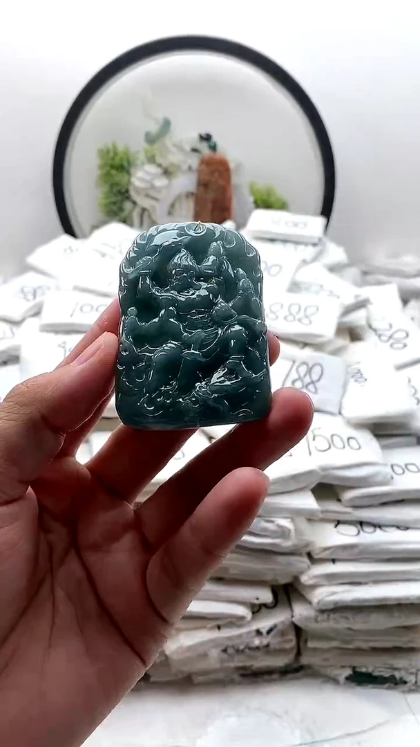 颈饰未镶嵌翡翠不动明王