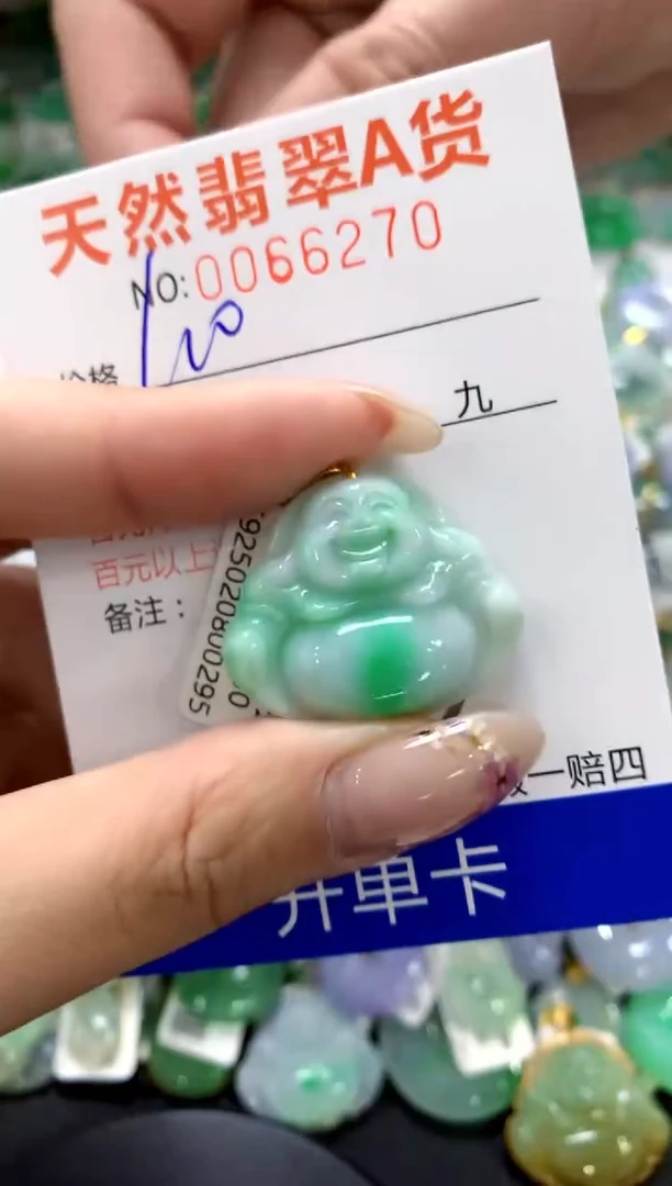 翡翠18K金镶嵌颈饰1111111111111111