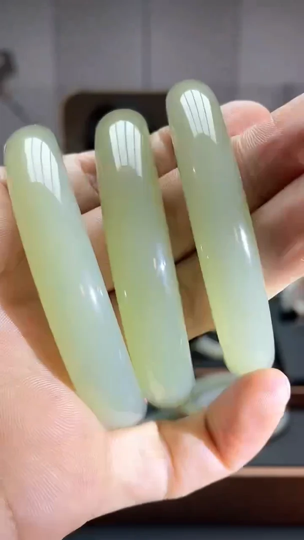 【闪购商品】和田玉手镯未镶嵌晴羊脂53-60多样性发一