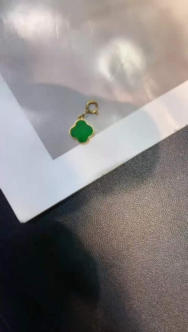 颈饰18K金镶嵌翡翠花件吊坠