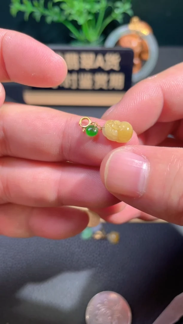 颈饰18K金镶嵌翡翠翡翠